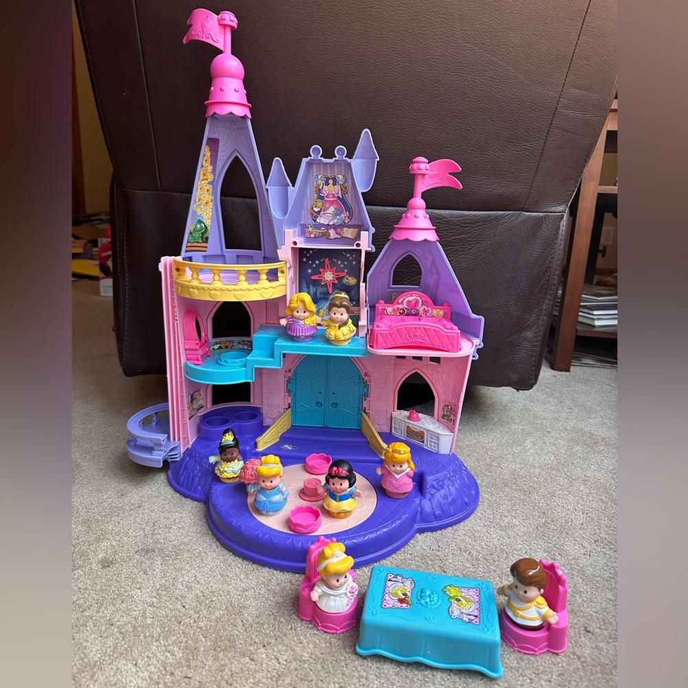 Fisher Price Disney Princess Songs Palace with EXTRA Figures - WORKS GREAT